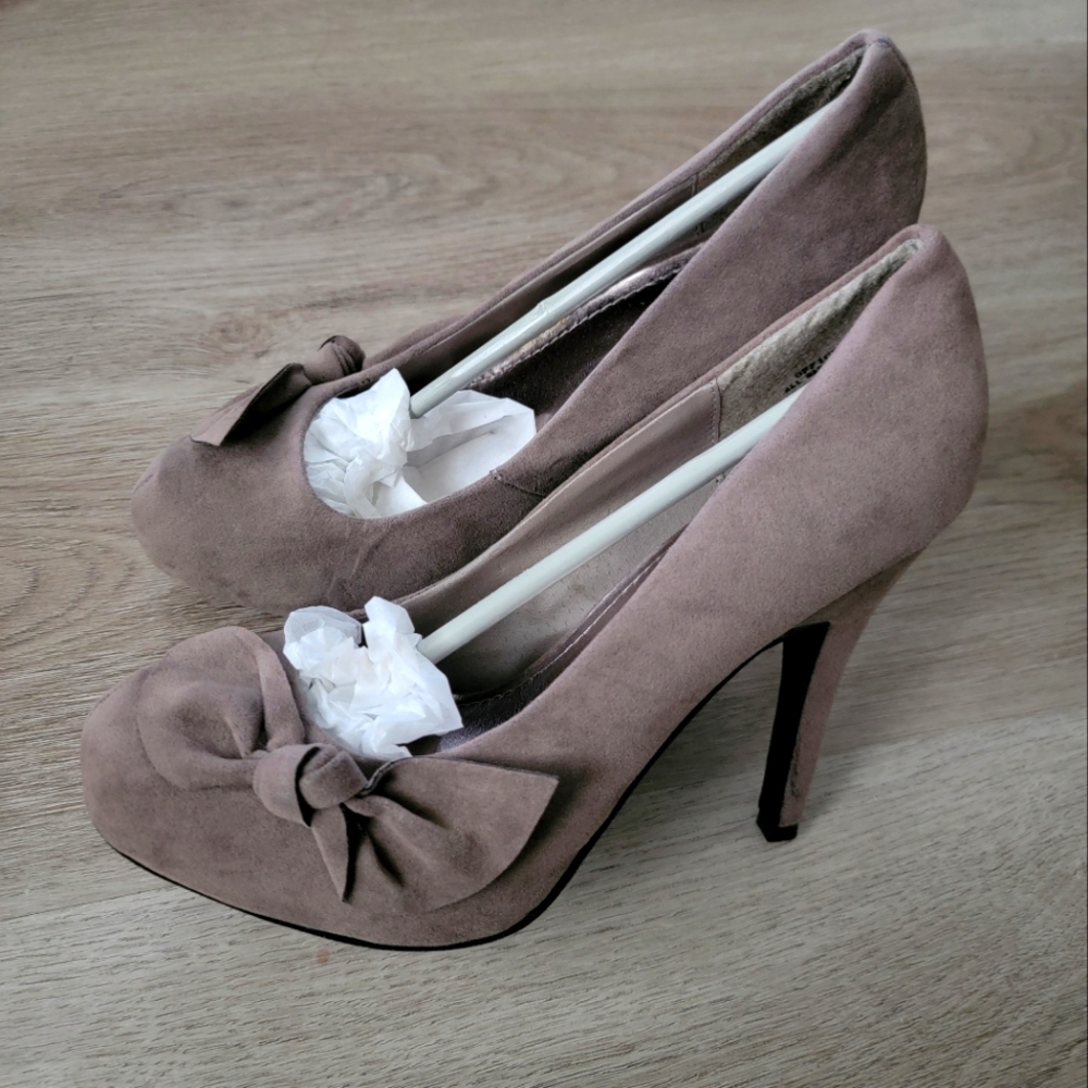 Bamboo | Women's closed toe side bow high heels
